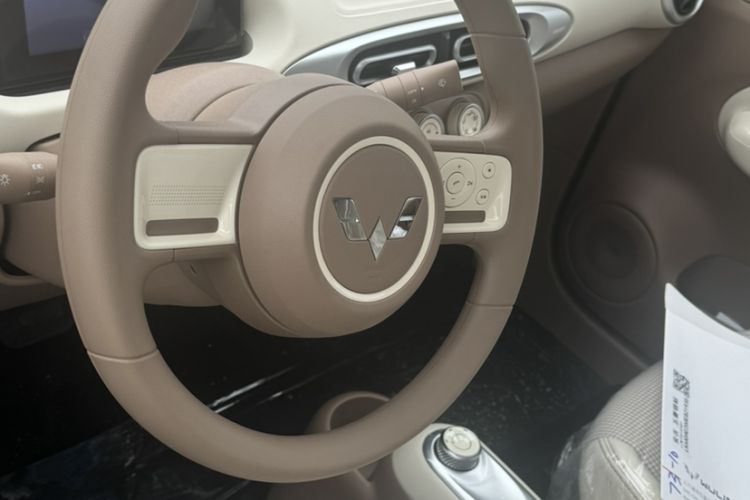Used Wuling Hongguang MINIEV 2025 Four-Door Version Advanced Edition Interior 1