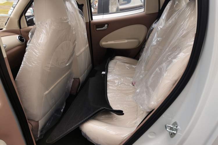 Used Wuling Hongguang MINIEV 2025 Four-Door Version Advanced Edition Interior 1