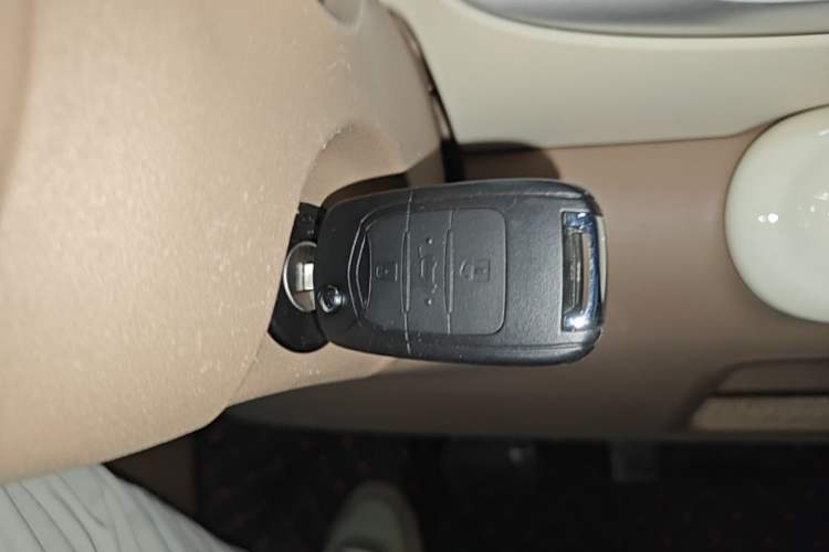 Used Wuling Hongguang MINIEV 2025 Four-Door Version Advanced Edition Interior 1