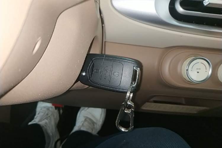 Used Wuling Hongguang MINIEV 2025 Four-Door Version Advanced Edition Interior 1