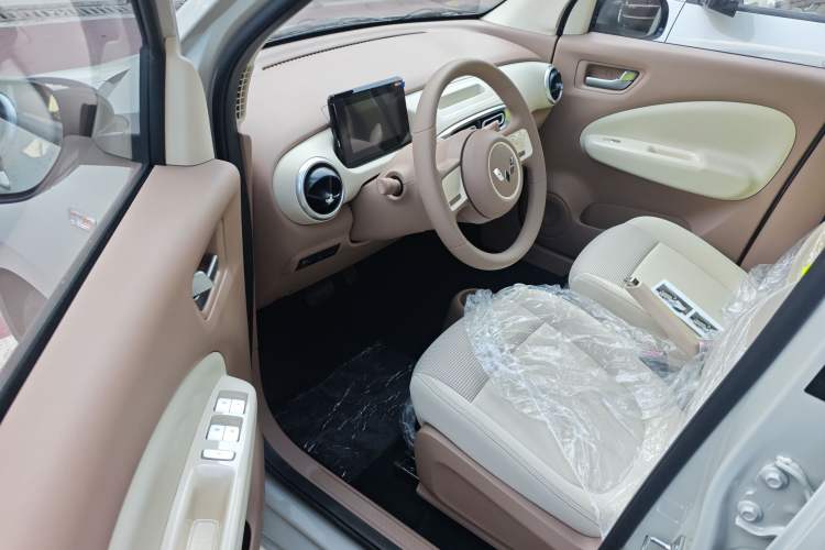 Used Wuling Hongguang MINIEV 2025 Four-Door Version Advanced Edition Interior 1