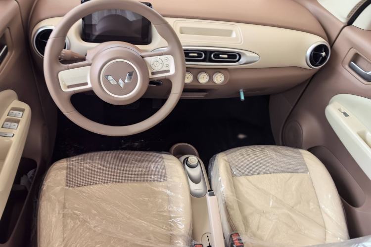 Used Wuling Hongguang MINIEV 2025 Four-Door Version Advanced Edition Interior 1