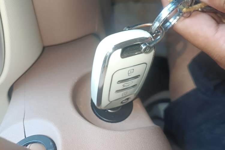 Used Wuling Hongguang MINIEV 2025 Four-Door Version Advanced Edition Interior 1