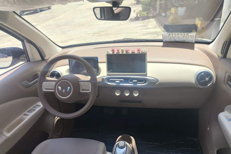 Used Wuling Hongguang MINIEV 2025 Four-Door Version Zhenxiang+ Edition Interior 1