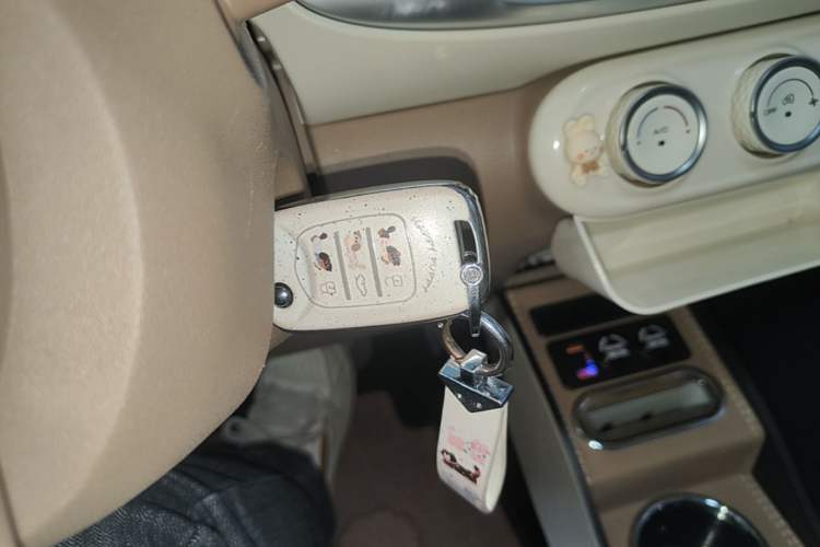 Used Wuling Hongguang MINIEV 2025 Four-Door Version Advanced Edition Interior 1