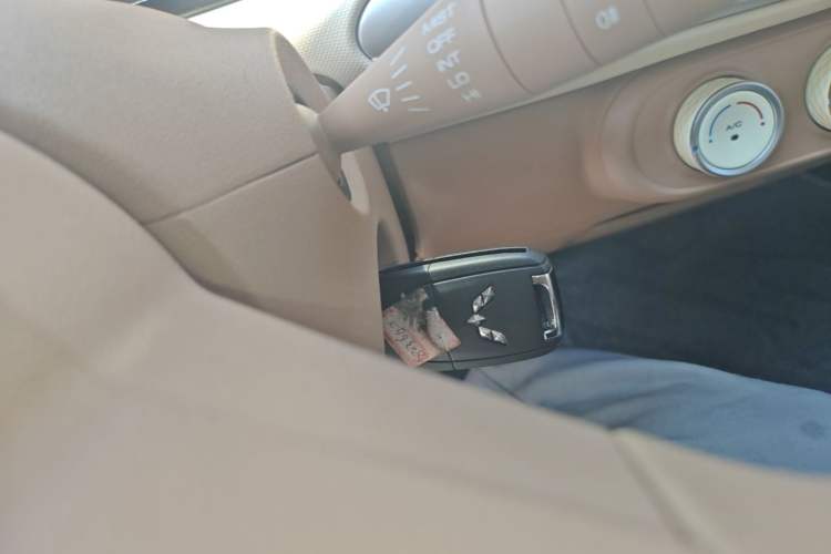 Used Wuling Hongguang MINIEV 2025 Four-Door Version Advanced Edition Interior 1