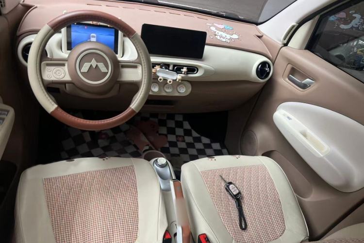 Used Wuling Hongguang MINIEV 2025 Four-Door Version Advanced Edition Interior 1