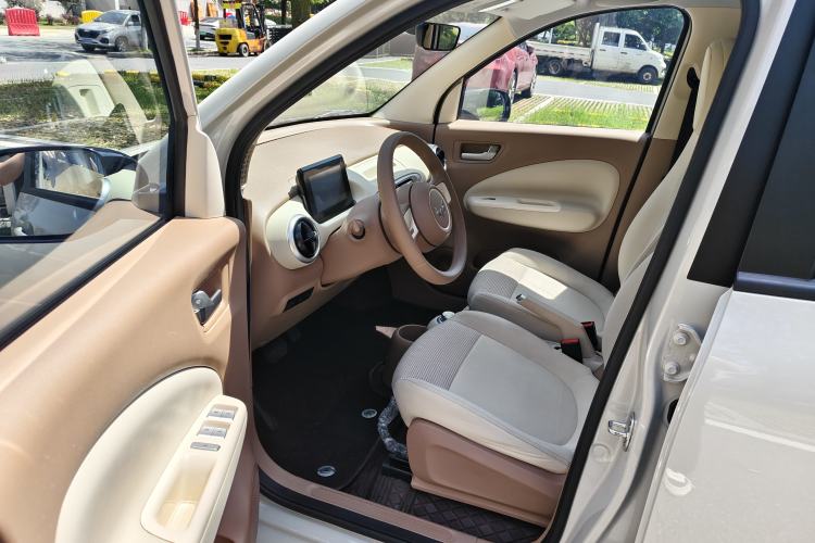 Used Wuling Hongguang MINIEV 2025 Four-Door Version Advanced Edition Interior 1