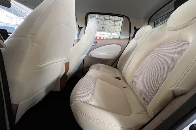 Used Wuling Hongguang MINIEV 2025 Four-Door Version Advanced Edition Interior 1