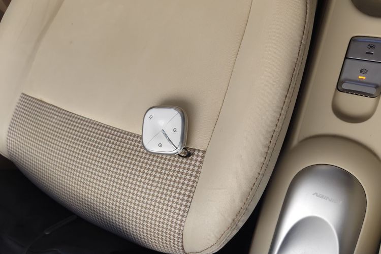 Used Wuling Hongguang MINIEV 2025 Four-Door Version Zhenxiang+ Edition Interior 1