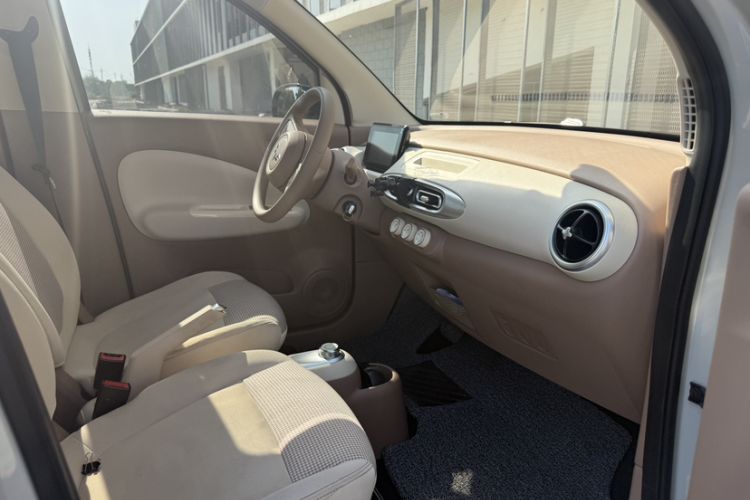 Used Wuling Hongguang MINIEV 2025 Four-Door Version Advanced Edition Interior 1