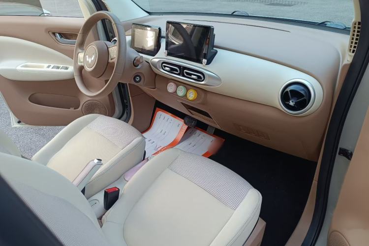 Used Wuling Hongguang MINIEV 2025 Four-Door Version Advanced Edition Interior 1