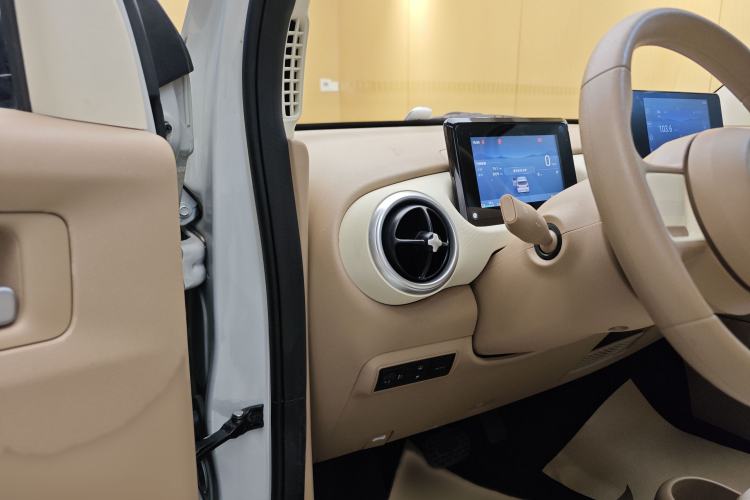 Used Wuling Hongguang MINIEV 2025 Four-Door Version Premium Edition Interior 10