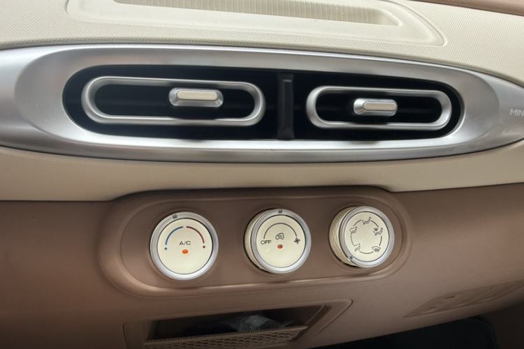 Used Wuling Hongguang MINIEV 2025 Four-Door Version Advanced Edition Interior 12