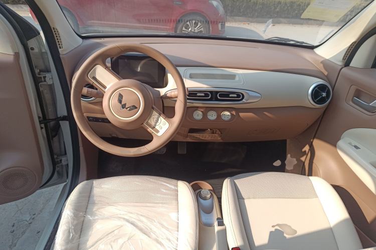 Used Wuling Hongguang MINIEV 2025 Four-Door Version Advanced Edition Interior 2