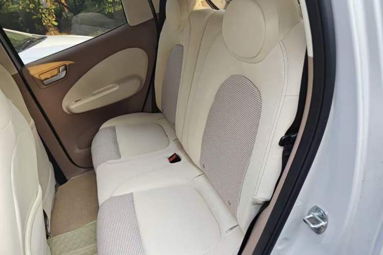 Used Wuling Hongguang MINIEV 2025 Four-Door Version Advanced Edition Interior 2