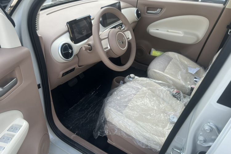 Used Wuling Hongguang MINIEV 2025 Four-Door Version Zhenxiang+ Edition Interior 2