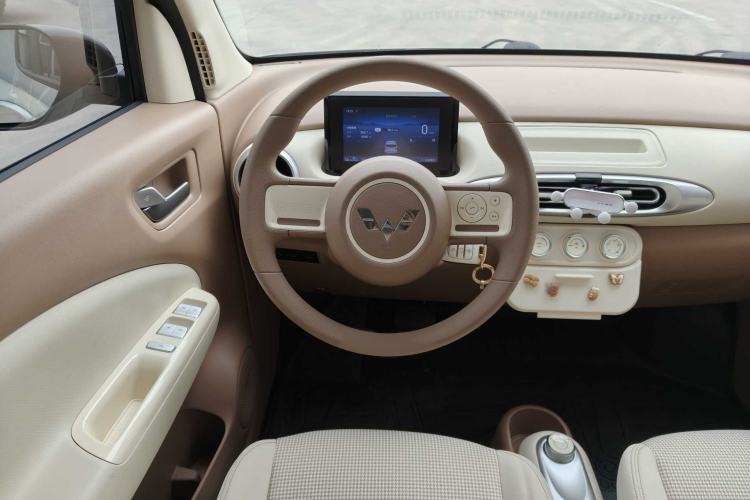Used Wuling Hongguang MINIEV 2025 Four-Door Version Advanced Edition Interior 2