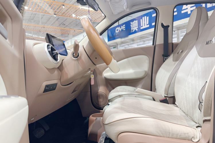 Used Wuling Hongguang MINIEV 2025 Four-Door Version Advanced Edition Interior 2