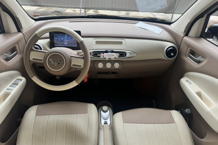 Used Wuling Hongguang MINIEV 2025 Four-Door Version Advanced Edition Interior 2