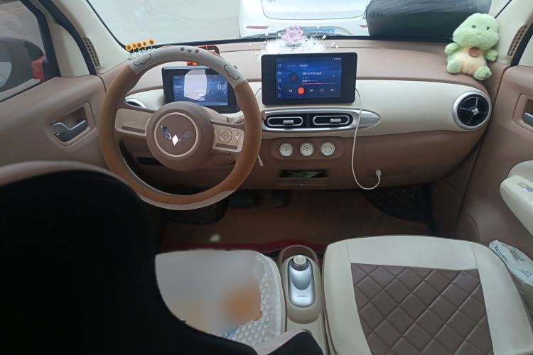 Used Wuling Hongguang MINIEV 2025 Four-Door Version Zhenxiang+ Edition Interior 2