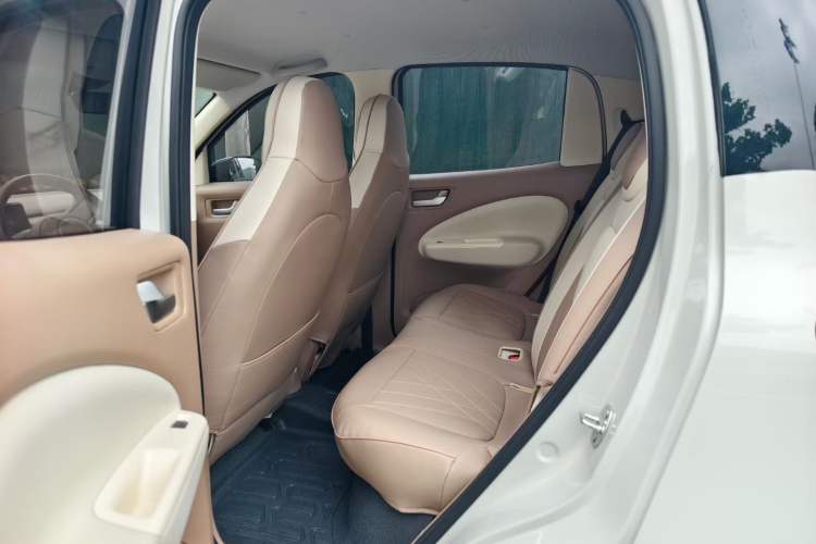 Used Wuling Hongguang MINIEV 2025 Four-Door Version Advanced Edition Interior 2