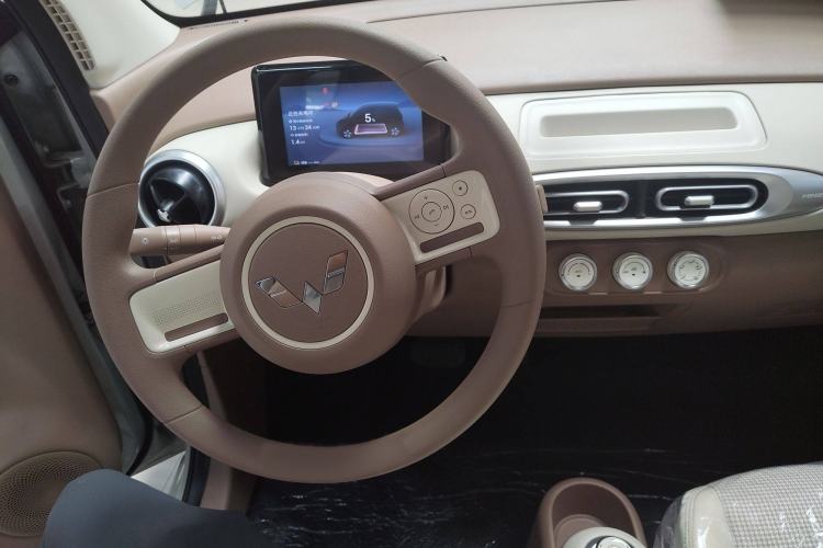 Used Wuling Hongguang MINIEV 2025 Four-Door Version Advanced Edition Interior 2