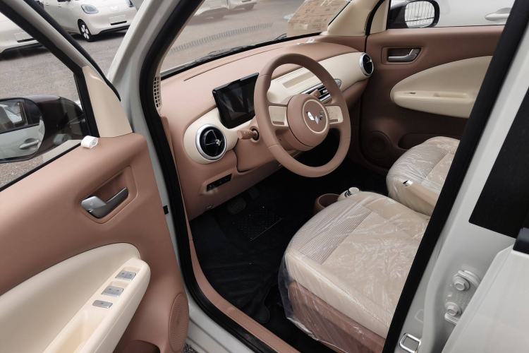 Used Wuling Hongguang MINIEV 2025 Four-Door Version Advanced Edition Interior 2