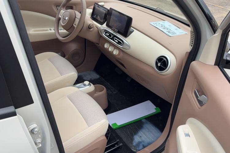 Used Wuling Hongguang MINIEV 2025 Four-Door Version Zhenxiang+ Edition Interior 2