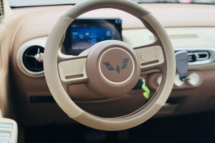 Used Wuling Hongguang MINIEV 2025 Four-Door Version Advanced Edition Interior 2