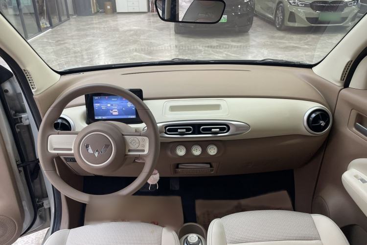 Used Wuling Hongguang MINIEV 2025 Four-Door Version Advanced Edition Interior 2