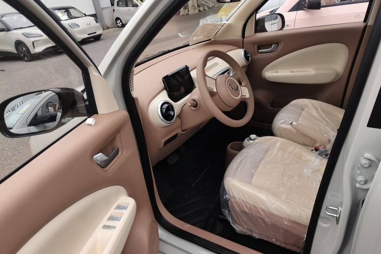 Used Wuling Hongguang MINIEV 2025 Four-Door Version Advanced Edition Interior 2
