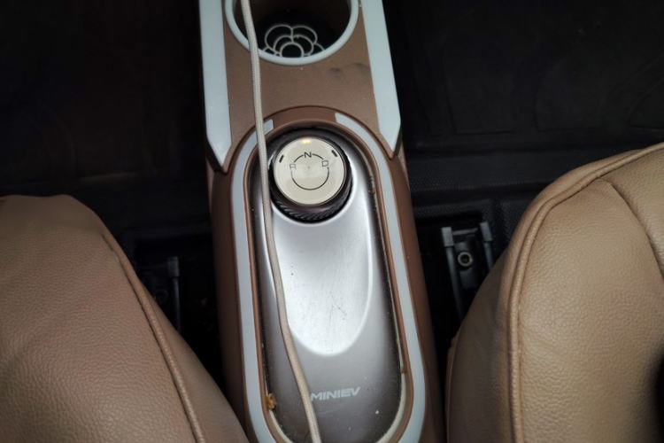 Used Wuling Hongguang MINIEV 2025 Four-Door Version Advanced Edition Interior 2