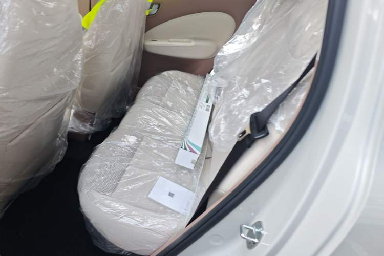 Used Wuling Hongguang MINIEV 2025 Four-Door Version Advanced Edition Interior 2