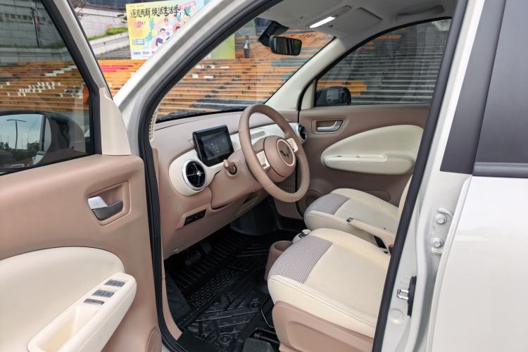 Used Wuling Hongguang MINIEV 2025 Four-Door Version Advanced Edition Interior 2