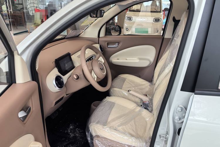 Used Wuling Hongguang MINIEV 2025 Four-Door Version Advanced Edition Interior 2