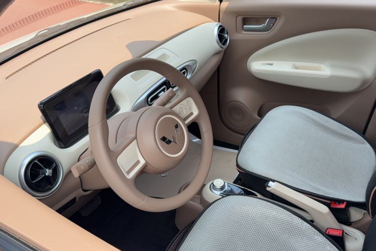 Used Wuling Hongguang MINIEV 2025 Four-Door Version Advanced Edition Interior 2