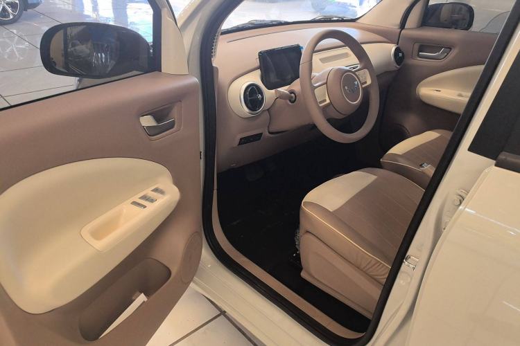 Used Wuling Hongguang MINIEV 2025 Four-Door Version Advanced Edition Interior 2
