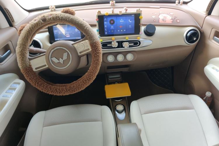 Used Wuling Hongguang MINIEV 2025 Four-Door Version Premium Edition Interior 2
