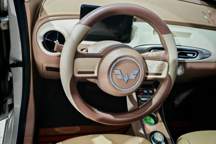Used Wuling Hongguang MINIEV 2025 Four-Door Version Advanced Edition Interior 2