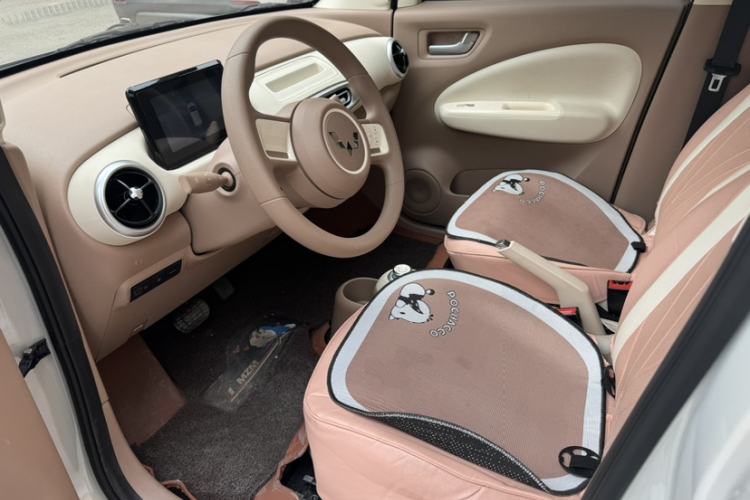 Used Wuling Hongguang MINIEV 2025 Four-Door Version Advanced Edition Interior 2