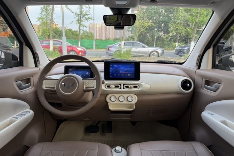 Used Wuling Hongguang MINIEV 2025 Four-Door Version Zhenxiang+ Edition Interior 2