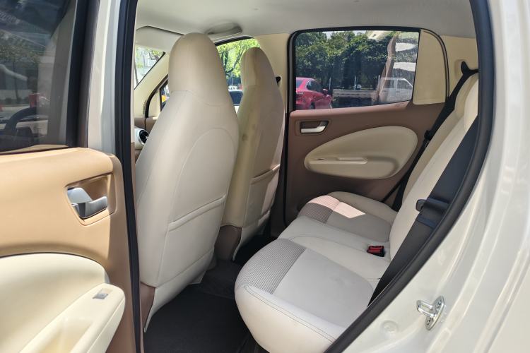 Used Wuling Hongguang MINIEV 2025 Four-Door Version Advanced Edition Interior 2