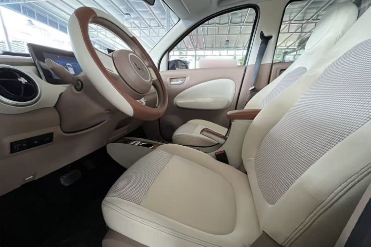 Used Wuling Hongguang MINIEV 2025 Four-Door Version Advanced Edition Interior 2