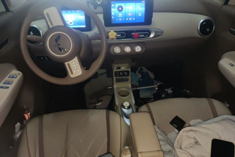 Used Wuling Hongguang MINIEV 2025 Four-Door Version Zhenxiang+ Edition Interior 2