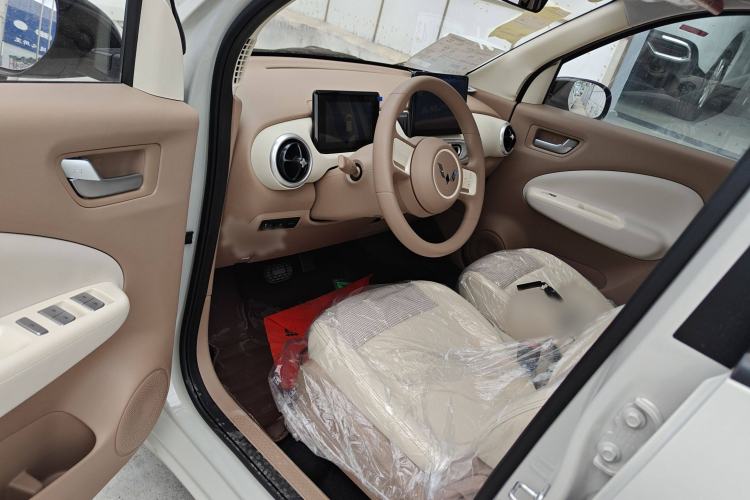 Used Wuling Hongguang MINIEV 2025 Four-Door Version Advanced Edition Interior 2