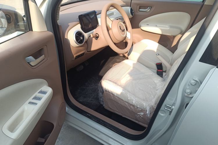 Used Wuling Hongguang MINIEV 2025 Four-Door Version Advanced Edition Interior 3