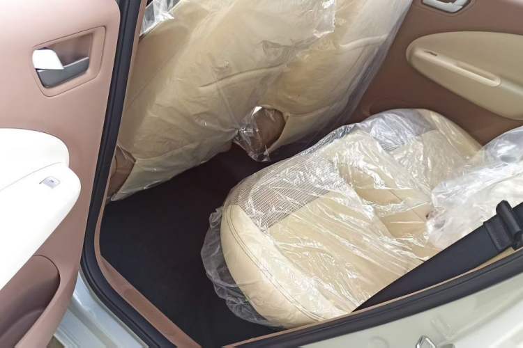 Used Wuling Hongguang MINIEV 2025 Four-Door Version Advanced Edition Interior 3