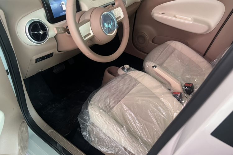 Used Wuling Hongguang MINIEV 2025 Four-Door Version Advanced Edition Interior 3