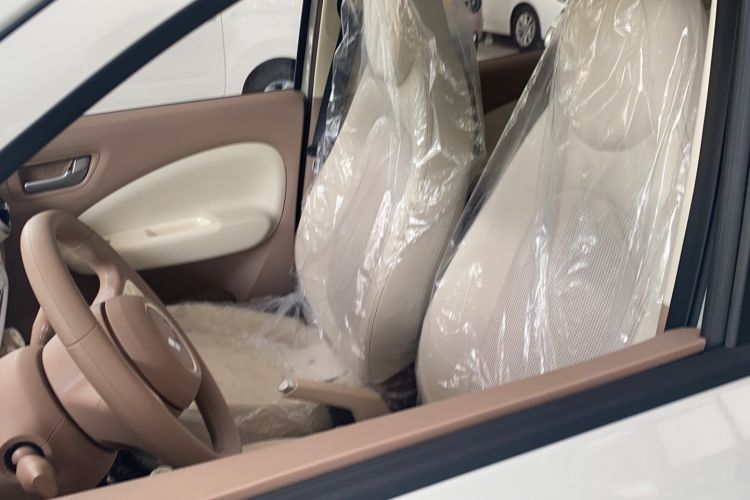 Used Wuling Hongguang MINIEV 2025 Four-Door Version Advanced Edition Interior 3